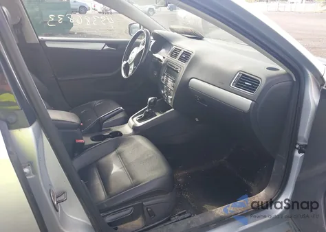 2013 Volkswagen Jetta 2.5L Se z USA, uszkodzony, nr VIN 3VWDP7AJ0DM419091